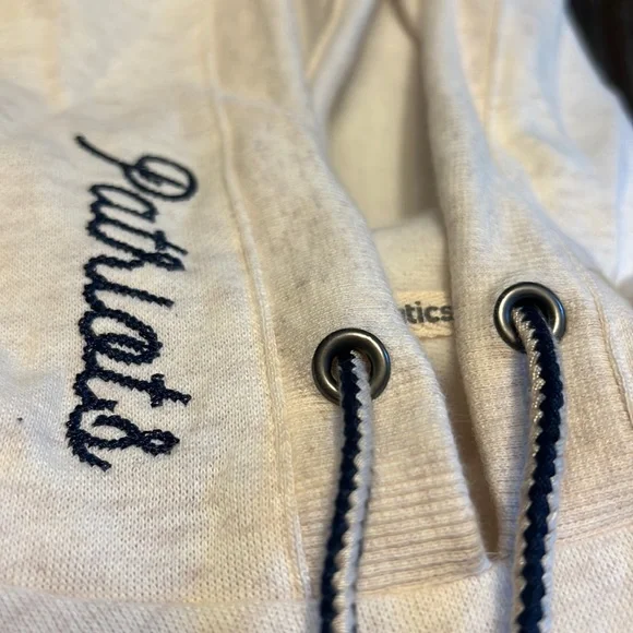 Patriots NFL Hoodie 🏈 - Picture 2 of 2